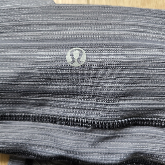 Lululemon Run Top Speed Crop Cyber Stripe Coal size 10 - Picture 15 of 15